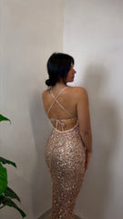 Dress Paillettes Gold – Lungo, Luminoso e con Schiena Scoperta