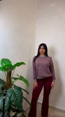 Maglia a righe bordeaux in morbido tessuto leggero