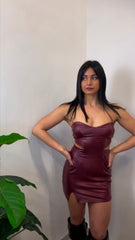 Mini dress in ecopelle con scollo a cuore