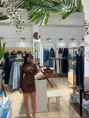 Abito con Schiena Scoperta – Eleganza Sensuale