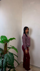 Maglia a righe bordeaux in morbido tessuto leggero