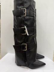 Stivale doppio gambale con fibbie