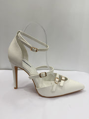 Tacco con fibbie dorate